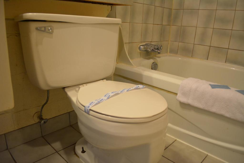 Queensway Court Motel Prince George Luaran gambar