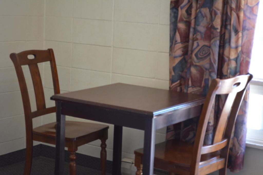 Queensway Court Motel Prince George Luaran gambar
